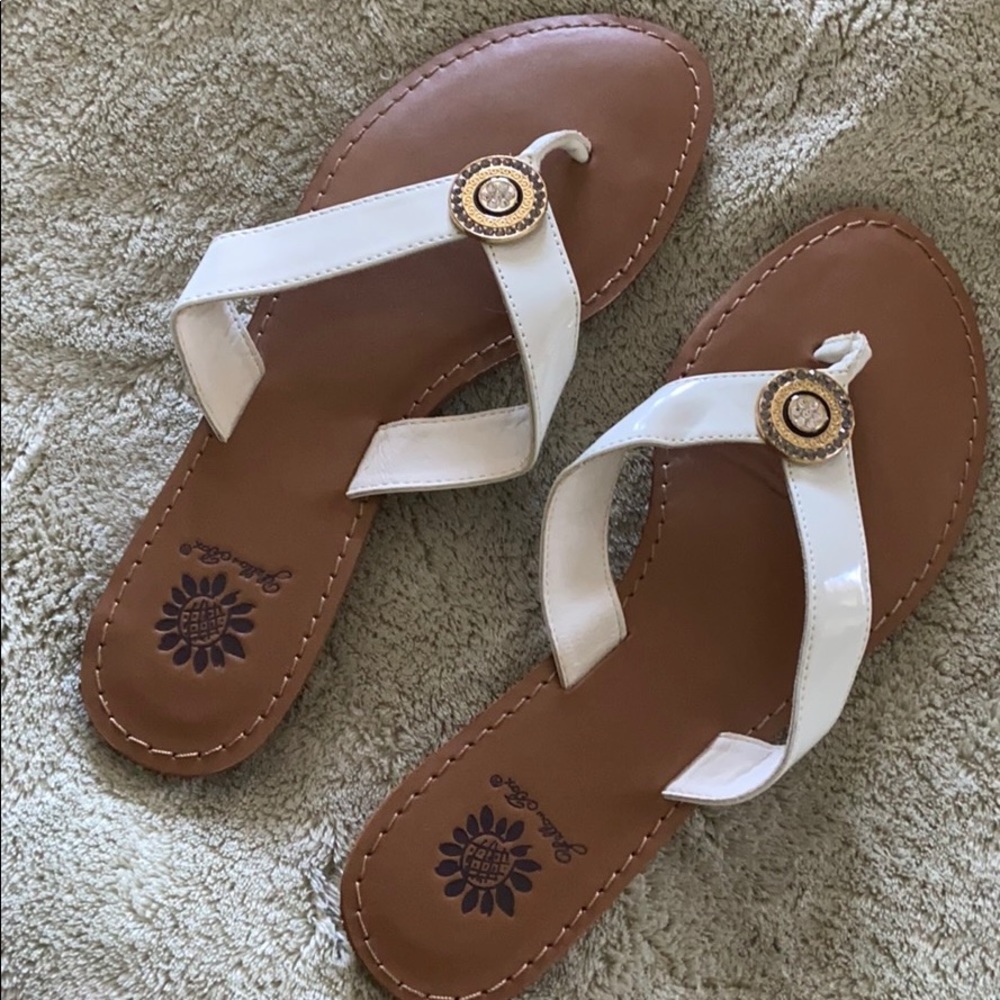 NWOT Yellow Box Sandals Size 8